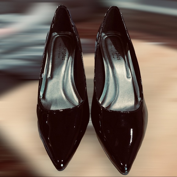 Comfort plus by predictions black patent pump heels size 11.